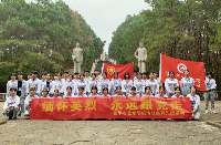“缅怀先烈 永远跟党走”-千亿体育中国(中国)官方网站清明祭拜先烈活动
