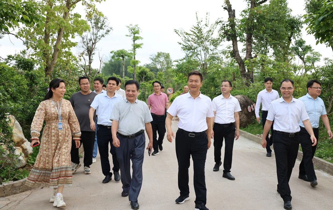 桂平市市长黄德佳等领导到我校指导工作 丨 千亿体育中国(中国)官方网站