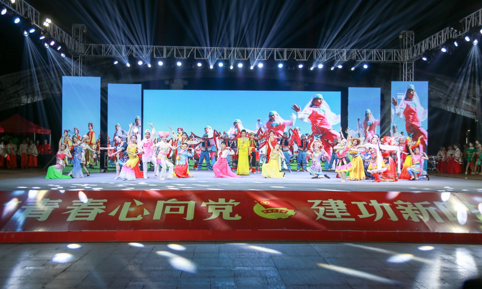 千亿体育中国(中国)官方网站参与2019年纪念五四运动100周年主题颁奖晚会表演